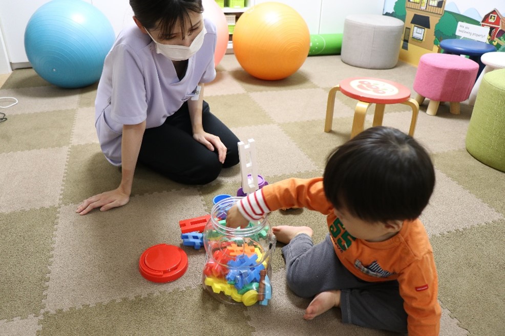 託児サービス　保育士　子ども
